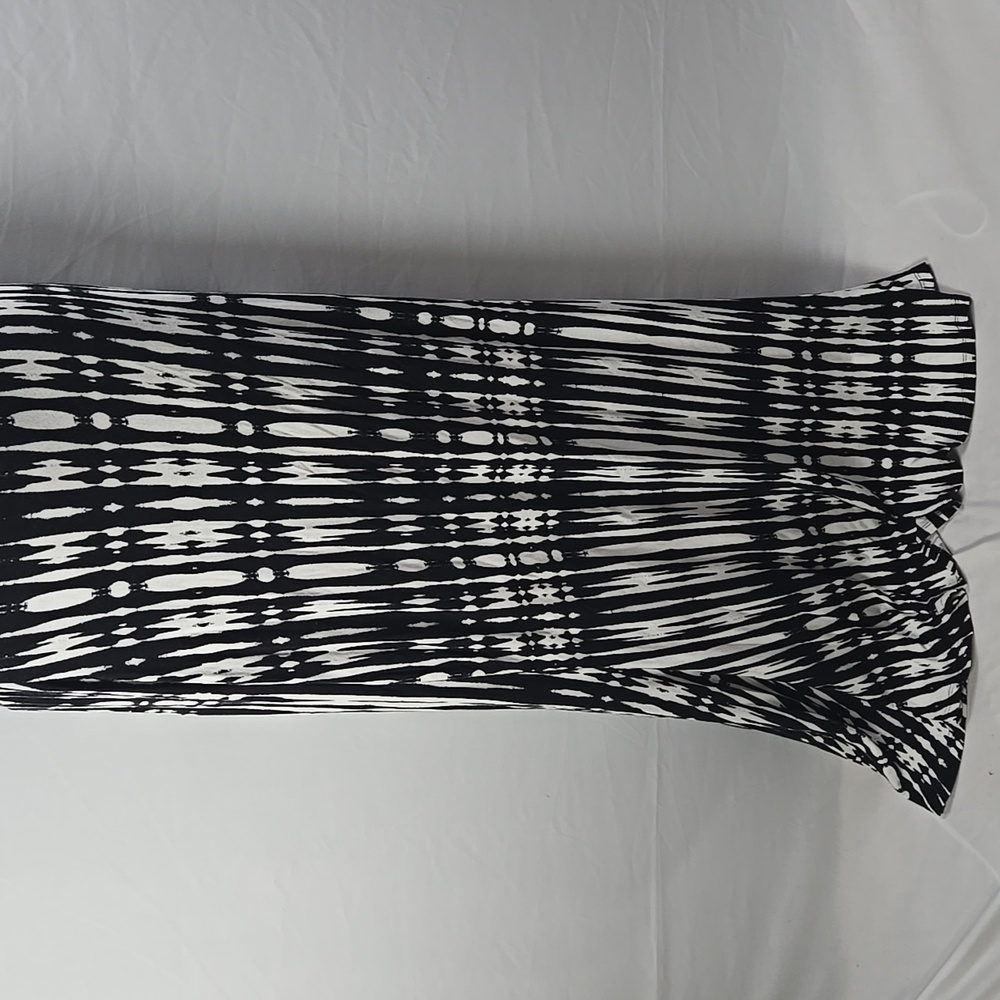 VENUS Black and White Tie-Dye Maxi Dress - Picture 3 of 9